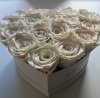 Kremowe róże w średnim boxe heart