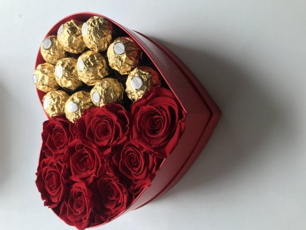  Box serce róże świeże, żywe i Ferrero Rocher