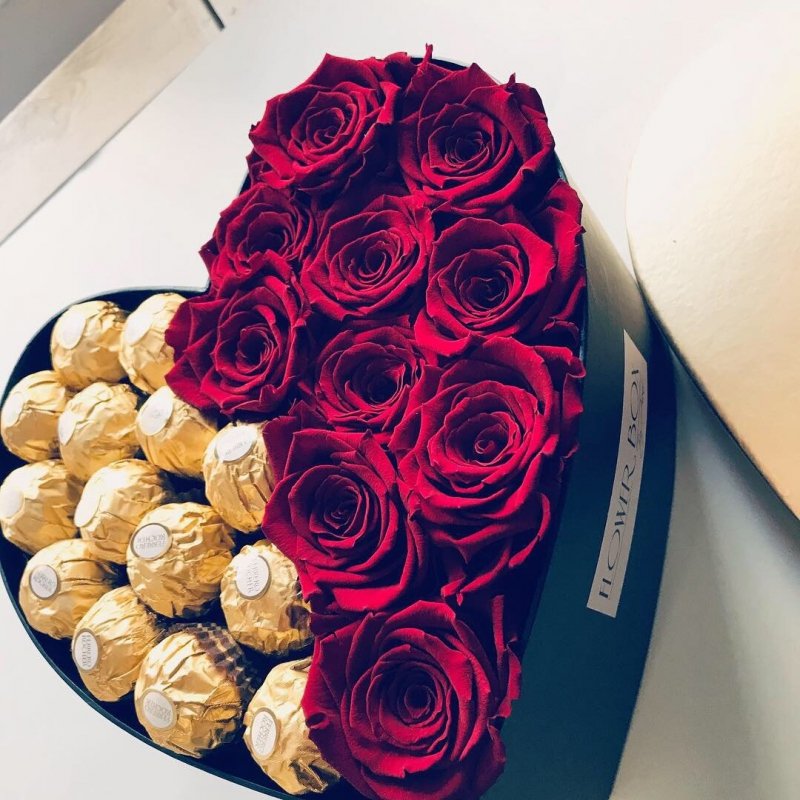 Box serce róże wieczne i  Ferrero Rocher