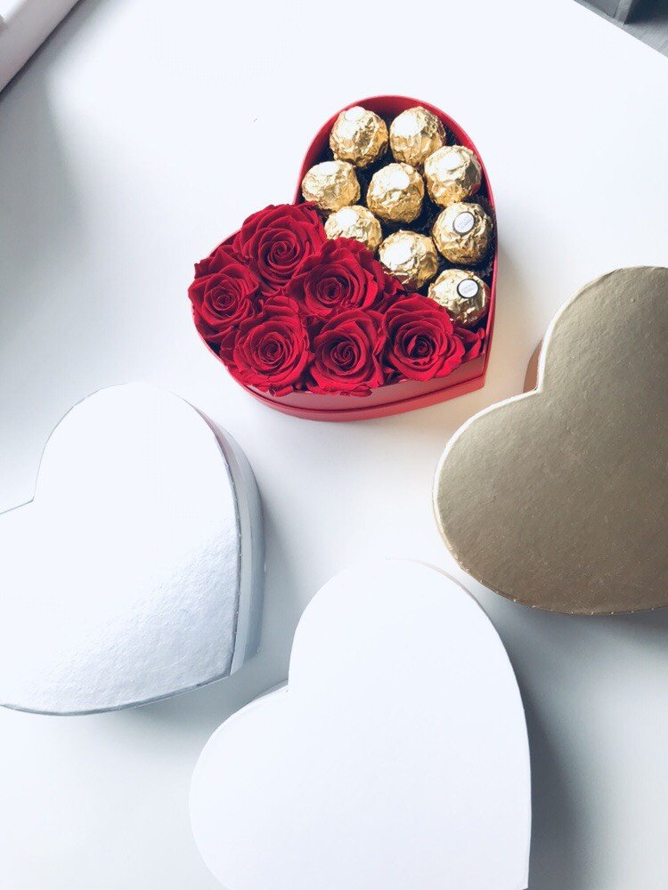 Box serce róże świeże, żywe i Ferrero Rocher
