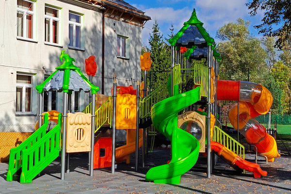 plac zabaw, plac zabaw drzewa nr 6, plac zabaw klasyczny nr 1, plac zabaw przedszkolny, place zabaw klasyczne, plac zabaw klasyczny, plac zabaw na osiedle