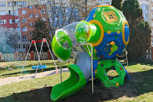 plac zabaw sensoryczny, plac zabaw dla dzieci, plac zabaw sensoryczny 04, rozwój sensoryczny dzieci, plac zabaw edukacyjny, plac zabaw, sensoryczne atrakcje, zabawki sensoryczne, zabawa ruchowa