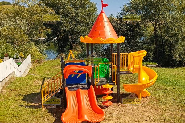 plac zabaw dla przedszkola, place zabaw solidne, place zabaw producent, place zabaw z certyfikatem, place zabaw dla dzieci, plac zabaw z huśtawką, huśtawka z placem zabaw