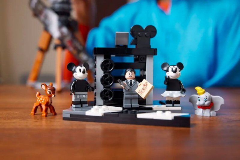 LEGO Klocki Disney Classic 43230 Kamera Walta Disneya