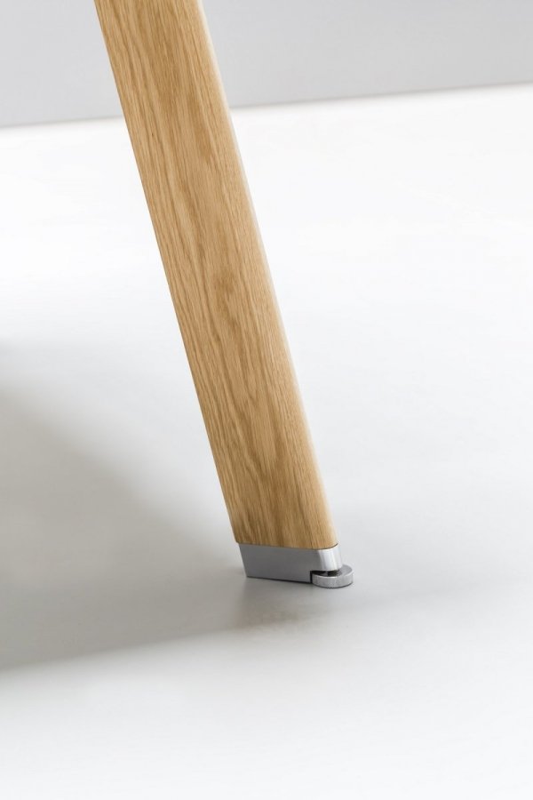 Stół Simplic z drewnianymi nogami lite drewno stopka chrom 