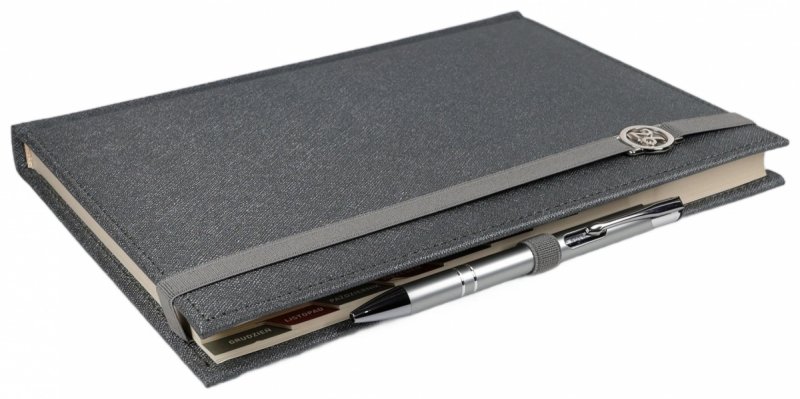 Kalendarz książkowy 2026 A5 dzienny papier chamois wycinane registry oprawa z zamykaniem na gumkę i mocowaniem na długopis ROSSA VIU szara