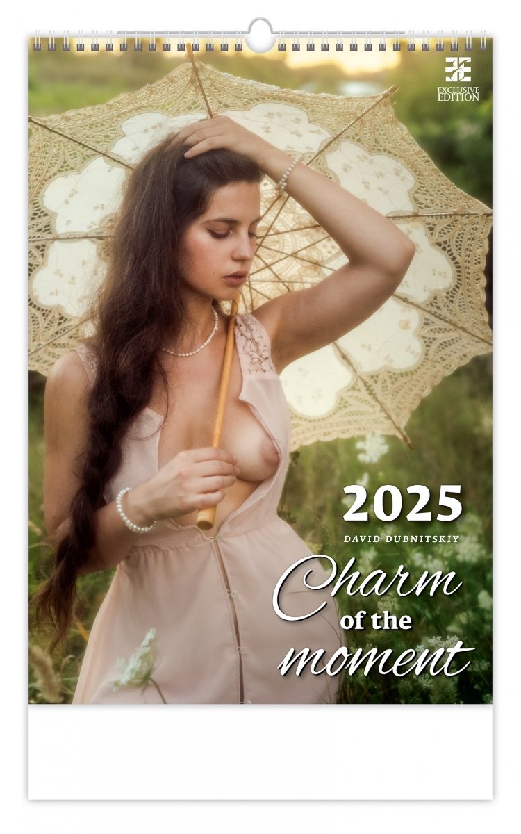Okładka kalendarza ściennego Charm of the Moment 2025 - exclusive edition