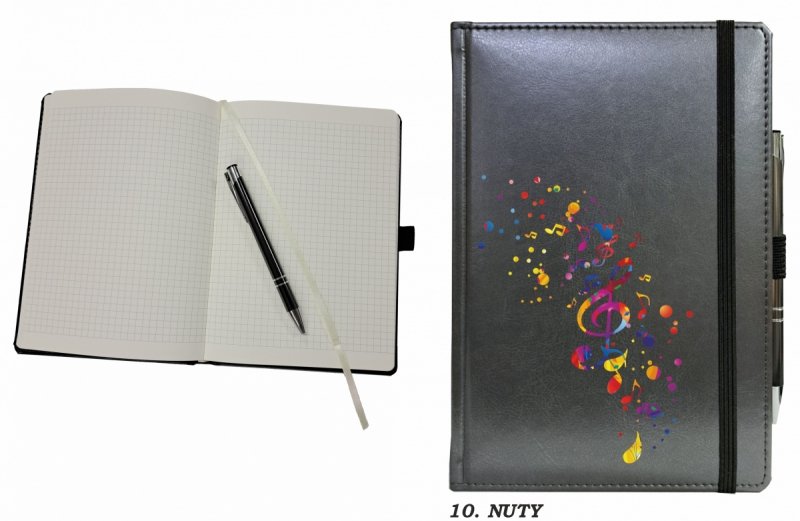 notes zamykany na gumkę z długopisem z grafiką na okładce
