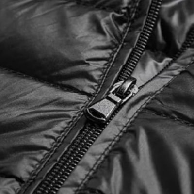 Klasyczna damska kurtka przejściowa czarna pikowana z kapturem M/L