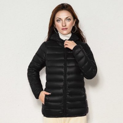 Klasyczna damska kurtka przejściowa czarna pikowana z kapturem M/L