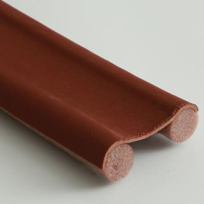 uszczelka zatraymująca ciepło pod drzwi