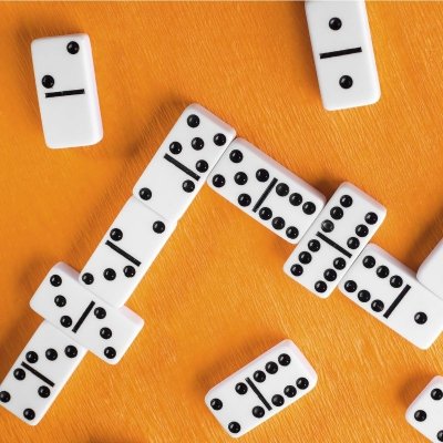 Klasyczne domino – rodzinna gra logiczna dla dzieci i dorosłych