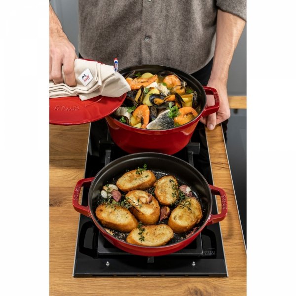 Zestaw 3 Naczyń + Pokrywka 24 Cm Czerwony Staub