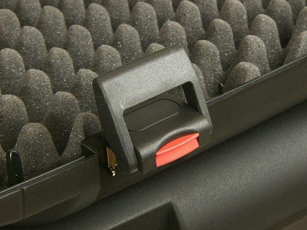 Kufer na broń czarny z zatrzaskiem 125x25x11cm