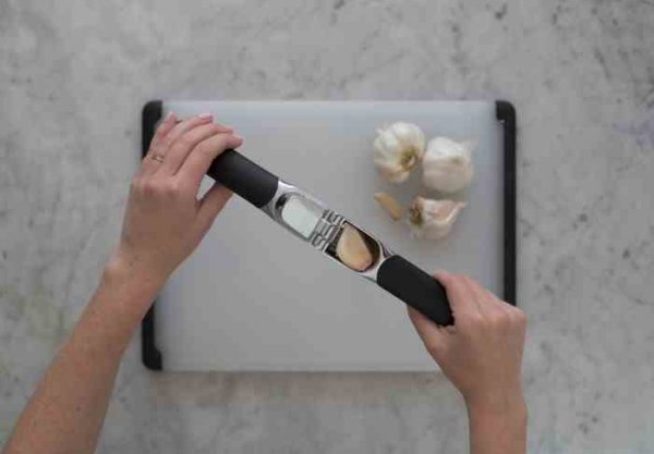 OXO-Praska do czosnku, czarna, Good Grips