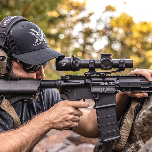 Luneta celownicza Vortex Strike Eagle 1-10x24 FFP 30 mm AO EBR-8 BDC MOA/MRAD