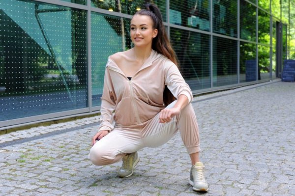 Merribel Klindey Beżowy welurowy komplet dresowy z rozpinaną bluzą