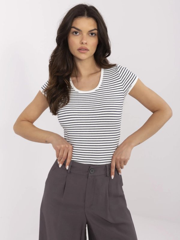 Bluzka-NM-BZ-R61850.34-ecru rozmiar - ONE SIZE