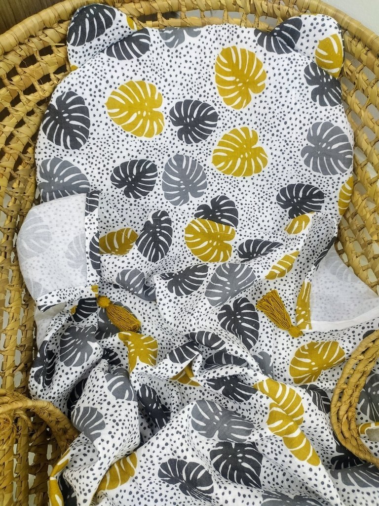 Poduszka miś - monstera musztarda