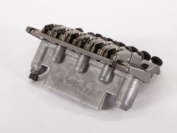 Tremolo dwustronne IBANEZ Edge 3 (CK)