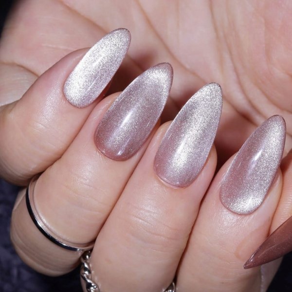 Magnetyzer czarny do lakieru hybrydowego Kocie oko