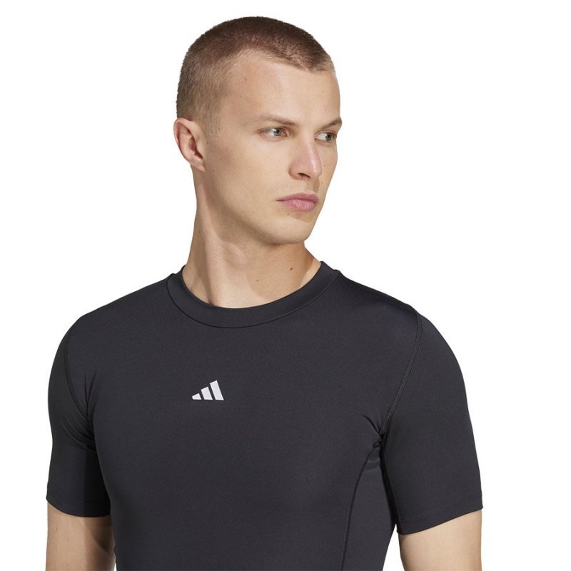 Koszulka adidas TECHFIT SS Tee JP4674 czarny XS