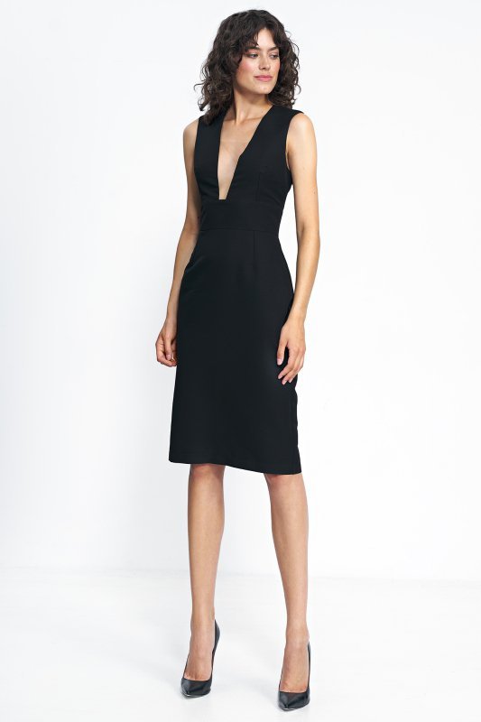 Nife Czarna sukienka z głębokim dekoltem - S231