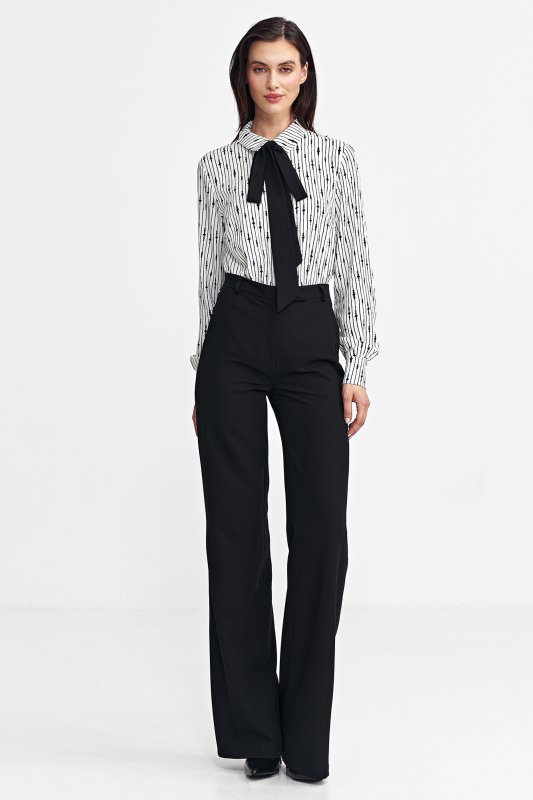 Nife Spodnie bootcut, z krytym guzikiem - czarny - SD101