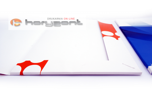 teczka Standard+ Korona, druk pełnokolorowy jednostronny 4+0, bez folii, kreda mat 350 g, 75 sztuk