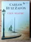 Carlos Ruiz Zafon Cykl Cmentarz Zapomnianych Książek Cień wiatru  - okładka