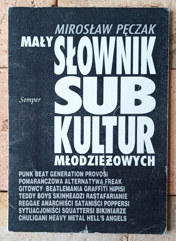 Mirosław Pęczak • Mały słownik subkultur młodzieżowych - okładka