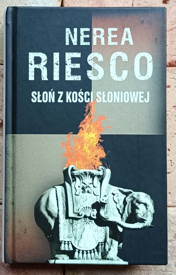 Nerea Riesco - Słoń z kości słoniowej - okładka
