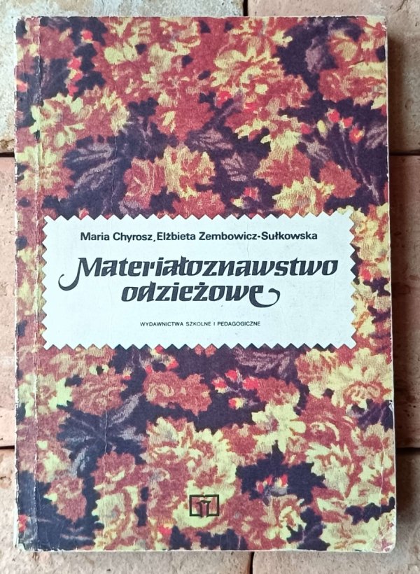 Maria Chyrosz  Materiałoznawstwo odzieżowe - okładka