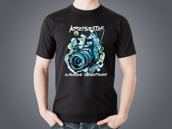 Koszulka-czarna-personalizowana-meska-Badz-Obiektywny-Studioixpl