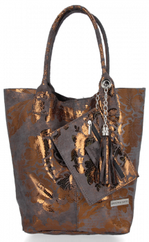 Štýlová kožená nákupná taška s obalom od prestížnej značky Vittoria Gotti. Je vyrobená z mäkkej semišovej kože, zaujme vás pekný