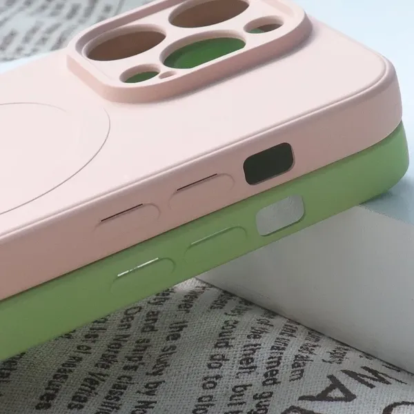 Silikonowe magnetyczne etui iPhone 14 Plus Silicone Case Magsafe - różowe