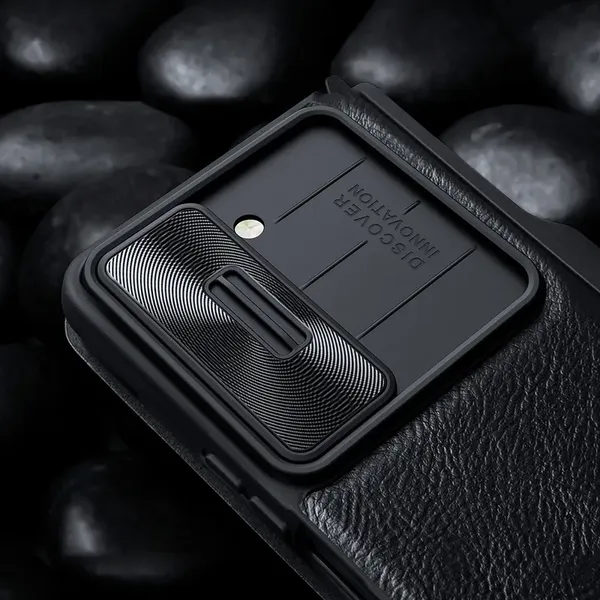 Skórzane etui z klapką i osłoną aparatu do Samsung Galaxy Z Fold 5 Nillkin Qin Leather Pro - złote
