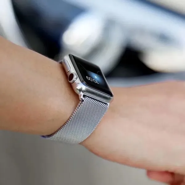 Magnetyczna opaska bransoleta Magnetic Strap pasek do Apple Watch 38 / 40 mm - czerwona