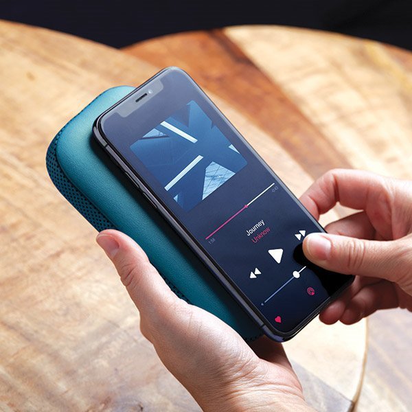 Lexon Powersound Powerbank indukcyjny5000 mAh z głośnikiem bluetooth ciemnoniebieski/dark blue LA128DB