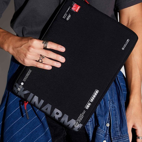 Skinarma Torba Fardel laptop sleeve 14"  czarny/black