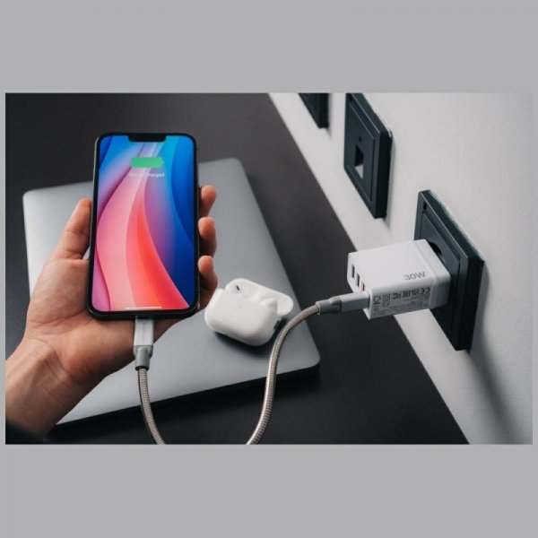 Verbatim Ładowarka sieciowa 30W 3xUSB-A/USB-C PD 3.0 CHR-30EU2 biały/white 49701