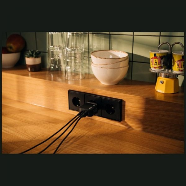 Ładowarka sieciowa Verbatim Mini GaN 70W 2xUSB-C PD/1x USB-A QC czarny 32229