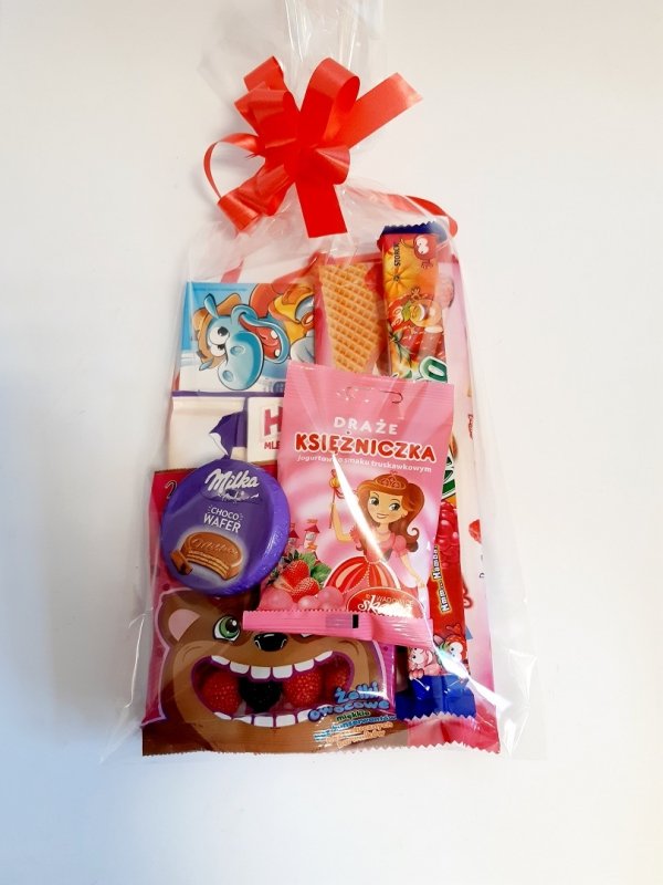 Paczka prezentowa ze słodyczami dla dzieci