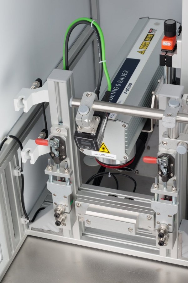 LASER-MARKING CABINET FOR THE USE IN CABLE MARKING