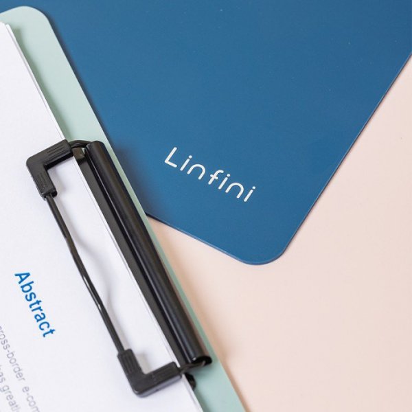 Podkładka A4 z klipsem Linfini mix kolorów EF403 DELI