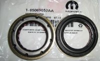 Uszczelniacz półosi przód 5069052AA Chrysler Voyager RG 2001-2005 