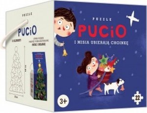 Pucio i Misia ubierają choinkę