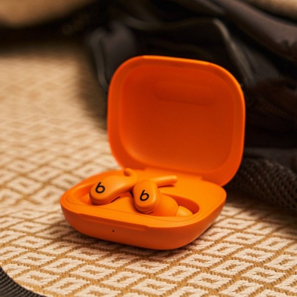 Apple Słuchawki Powerbeats Fit - bezprzewodowe douszne słuchawki sportowe - pomarańczowa iskra