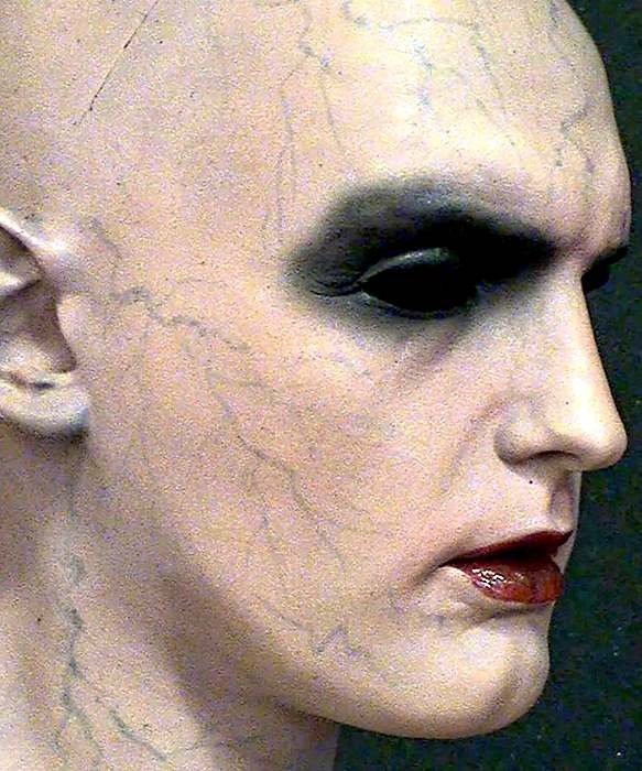 Horror maska na Halloween Wampir Gothic realistyczna