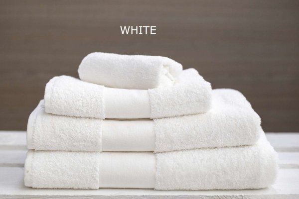 zestaw białych ręczników